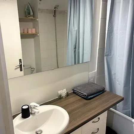 Modern For 3, Porte De Paris Nord, Metro 7 Aubervilliers