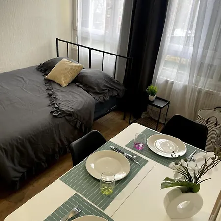 Modern For 3, Porte De Paris Nord, Metro 7 * Aubervilliers