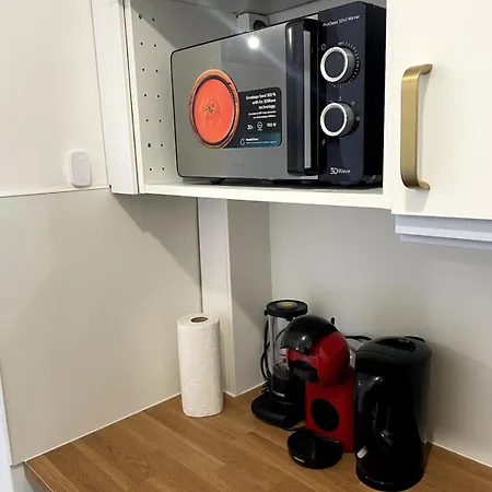 Modern For 3, Porte De Paris Nord, Metro 7 Aubervilliers